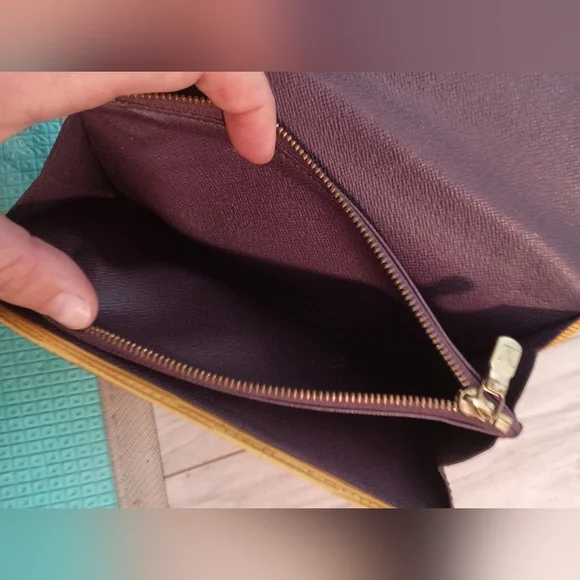 LOUIS VUITTON Yellow Epi Leather Bi Fold Long Wallet Purse - Picture 10 of 15